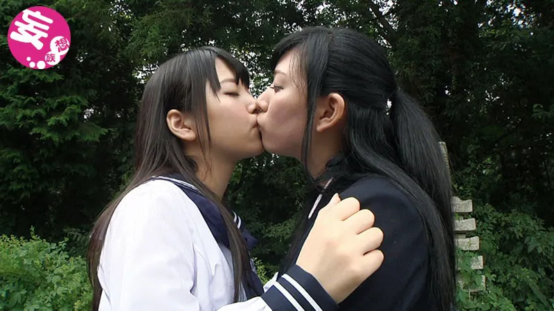 レズキス濃厚すぎるレズ接吻！官能的な美女たちが織り成す刺激的な画像がヤバいｗｗ25枚目