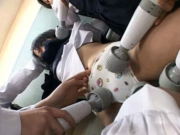 女子校生いじめレズエロ画像まとめ！これは衝撃…！多数の女子校生が一人を激しくいじめるレズエロ画像！(2ページ目) 11번째 이미지입니다.